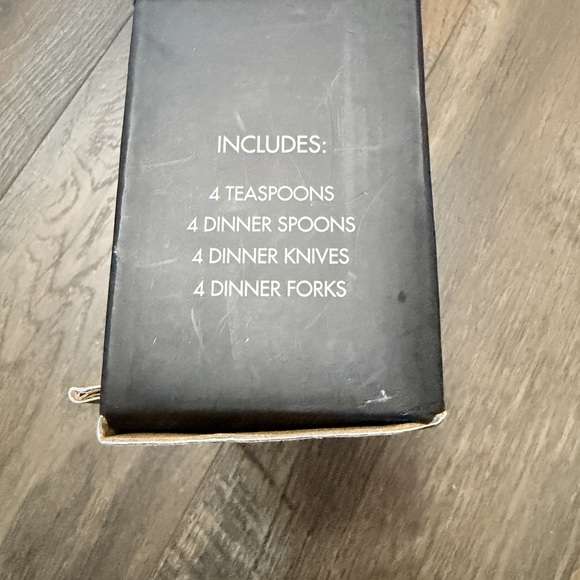 Tahari Contemporary Elegant 16-piece flatware cutlery set gold color MCM style - Picture 3 of 7